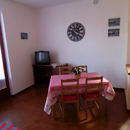 Quaint Holiday In San Siro With Balcony Apartman